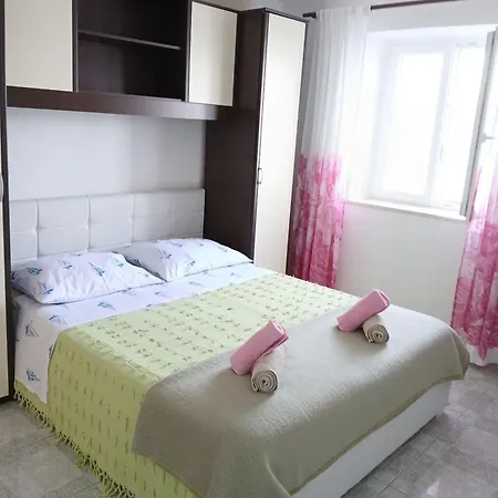 Apartment Apartments Sova Postira